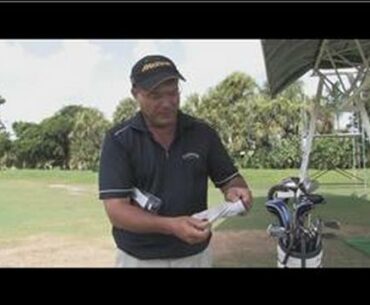 Golf Clubs & Tips : How to Clean a Golf Glove