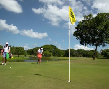 Caddie Lifting Ball on Putting Green | England Golf Rules Guru | Rules of Golf 2019