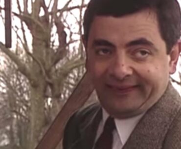 Crazy Golf | Official Mr. Bean