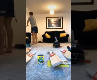 Lockdown: Shaun Pollock and Matthew Cross show their talent with golf stick inside their houses