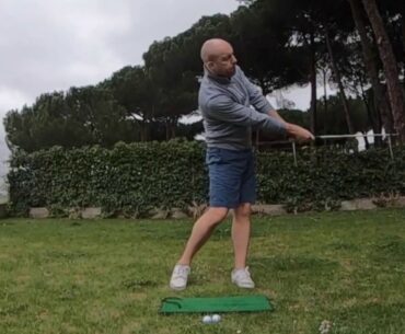 Day 1 - Lockdown golf swing project - Loose trigger finger (Caddy view) - 20.04