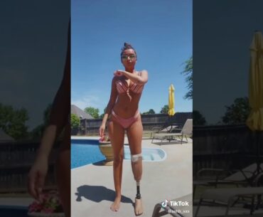 Amputee Girl Dance in Swim Suit | One Legged Girl Very Confidently Dance in Hot Swim Suit | Hats off