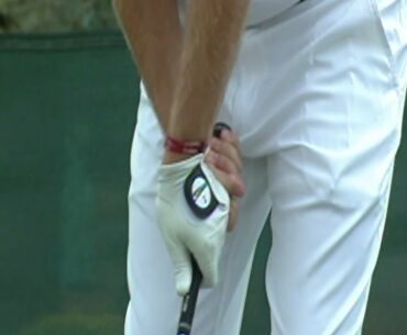 Cross-handed golf grip of Josh Broadaway