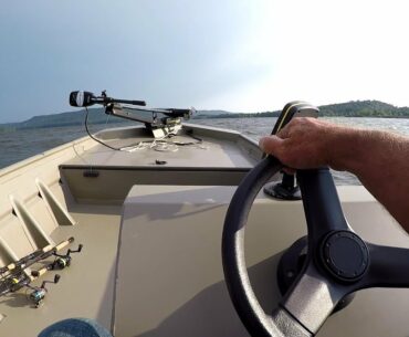 Vertical Jigging Crappie On A Rough, Windy Afternoon! Summer Crappie Fishing