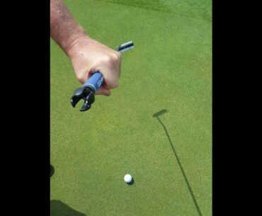 Upright Golf's easy-to-use 'Golf Claw' ball pick up tool