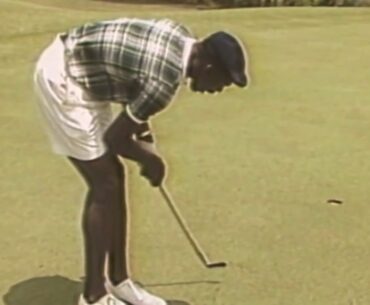 Micheal Jordan gives golf clubs to Scottie Pippen