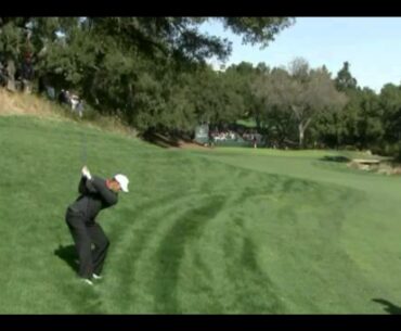 Tiger Woods chunks ball in rough