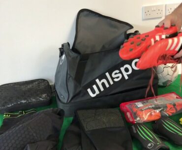 What's in my Goalie Kit Bag? This is the Holdall I use for football matches