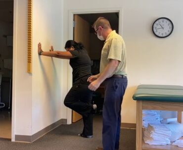 Golf Stretches - Stork Stance with Pete Ives, PTA at Comprehensive Orthopaedics