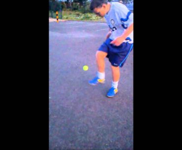 (Sneijder 10 shirt) Tennis Ball Skills - Keepie ups, round the world, catch on neck