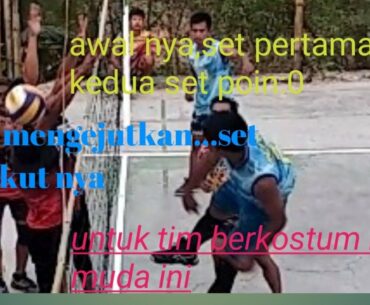 Volleyball antar kampung||awal nya perolehan set untuk tim berkostum biru mudah 0-2