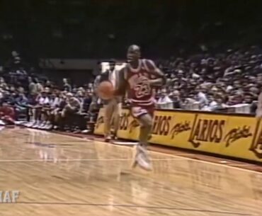 Michael Jordan Plays Like a Center! A Guard Playing as Rim Protector! (1991.12.14)