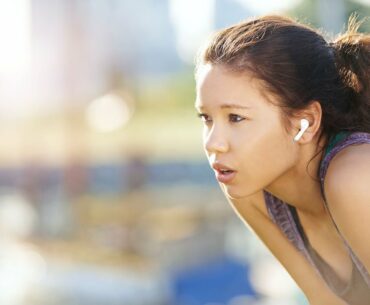 WHY RUNNERS SHOUDN'T WEAR AIRPODS