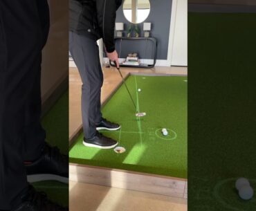 PUTTVIEW - Golf Indoor Putting Green (Right Break Example) #shorts