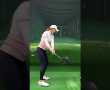 Golf swing| Golf fashion| Golf girls| Golf player| Glamour Golfer(3)