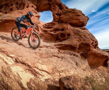 Movin' MIGHTY FAST on moon rocks | Mountain Biking Ice House and Paradise Rim in Southern Utah