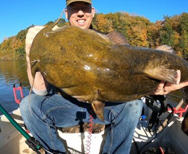 Catching BIG Catfish in TINY Boat - tips and tactics to catch more catfish