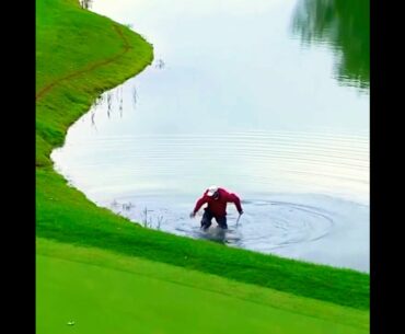 Golfer falls in water lol