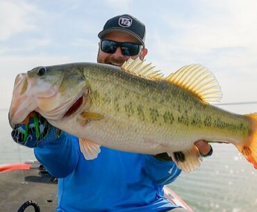 Bass Fishing With BIG Plastic Worms! Texas Bass Fishing On Falcon Lake!