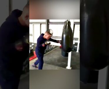 DUSTIN POIRIER KILLS THE HEAVY BAG, DUSTIN POIRIER TRAINING TO DESTROY CONOR MCGREGOR