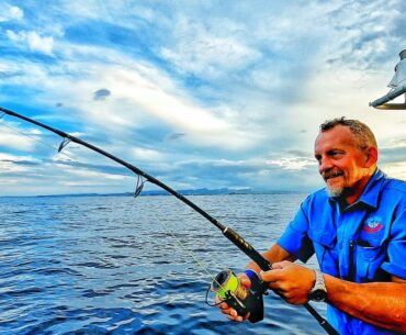 Rod EXPLODES | Fishing Frenzy on the Gold Coast, Australia