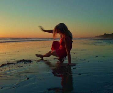 Barefoot running and Animal Flow, sunset on the beach