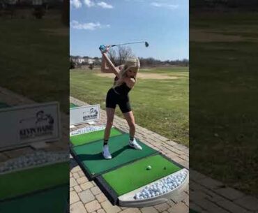 Elise Lobb Dzingel | Golf shorts | Golf Swing