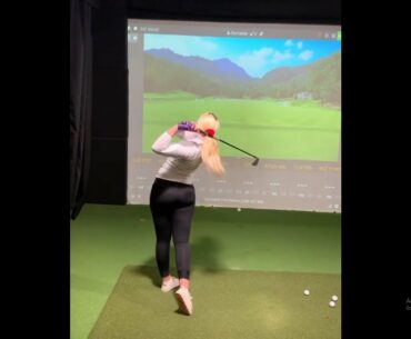 Great swing so hot !! ⛳️👏🔥     #golf #shorts #golfswing #girlgolfswing | GOLF#SHORT