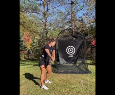 Power girl golf tricks shot 💪💪 #golf #golfswing #longdriver #shorts