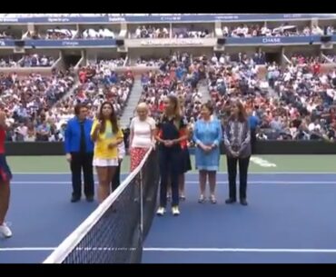 US OPEN 2021 WOMENS' FINALS | CROWD CHEERS AS RADUCANU AND FERNANDEZ ENTERS THE COURT
