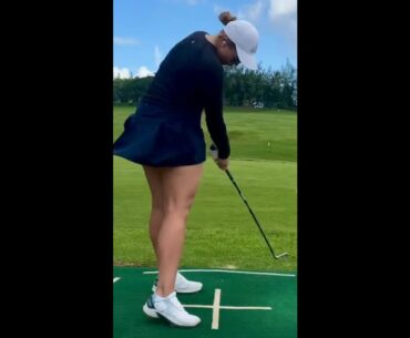 Swing getting better!❤️❤️ #golf #shorts #golfgirl      | GOLF#SHORT