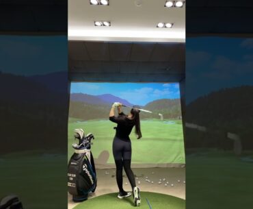 Perfect swing! #golf #short #golfbabes #golfgirl #girlthatgolf #golfqueen