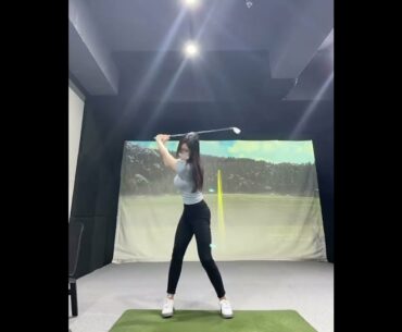 Perfect swing! #golf #short #golfbabes #golfgirl #girlthatgolf #golfqueen