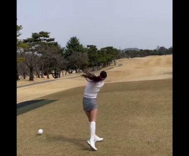 Perfect!! Left hip = cleared! #golf #short #golfbabes #golfgirl #girlthatgolf #golfqueen