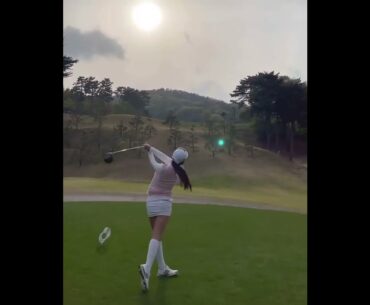 Perfect!! Left hip = cleared! #golf #short #golfbabes #golfgirl #girlthatgolf #golfqueen