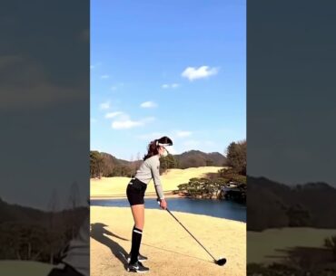 Hot women | Golf swing slow motion | Golf swing basics | Hot ladies #golf #shorts #golfgirl