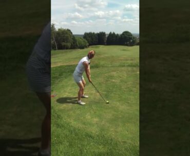 Lady golfer halves hole with Scratch golfer with no shots