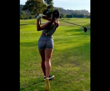 Draw or fade? @karol_priscilla  ❤️❤️   #golf #shorts #golfgirl      | GOLF#SHORT