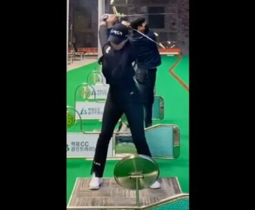 프로님 스윙 템포 너무 예술이에요❤️❤️ #golf #short  #골프  | GOLF VN