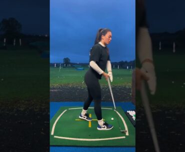 Night session at the range #shorts #golftiktok #golfbabes #golfing #golfer