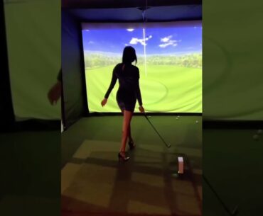 Golf Girl in Heels Has a Sweet Golfswing #golf #golfswing #golfgirl #highheel