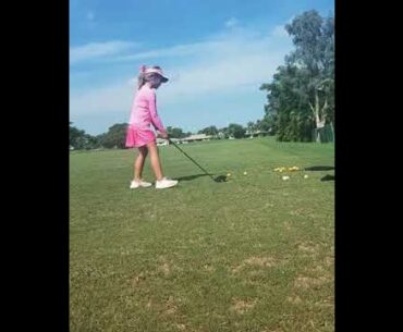 Golf driver Bella Simões-5 yrs old