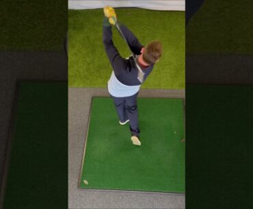 GOLF Swing from ABOVE - Turning-weight transfer - rhythm - coordination - Balance