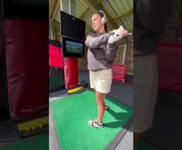 WHATS YOUR PRACTICE PLAYLIST? #golfgirl #golfshorts #shorts #golfing #golf