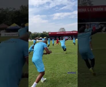 ENTRENAMIENTO DE JUGADORES DE AMÉRICA DE CALI #americadecali #unidadescarlata #diablosrojos #futbol