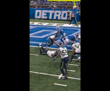 David Montgomery rushes for a 4-yard touchdown vs. Seattle Seahawks