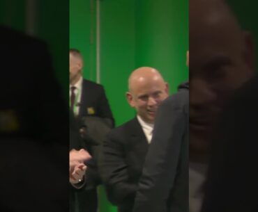 Sir Alex Ferguson APPLAUDS Erik ten Hag after EFL Cup win!