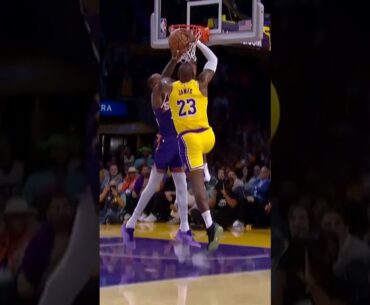 THE AGELESS ONE LeBron James tried to POSTERIZE Kevin Durant!👀