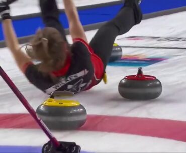 #stoh2023 Sarah Wilkes trips on a yellow stone on Cashmere logo (for the second year in a row)