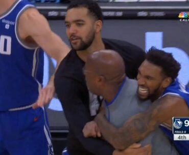 Mike Brown tries to fight ref and gets ejected after no call vs Bucks 😳